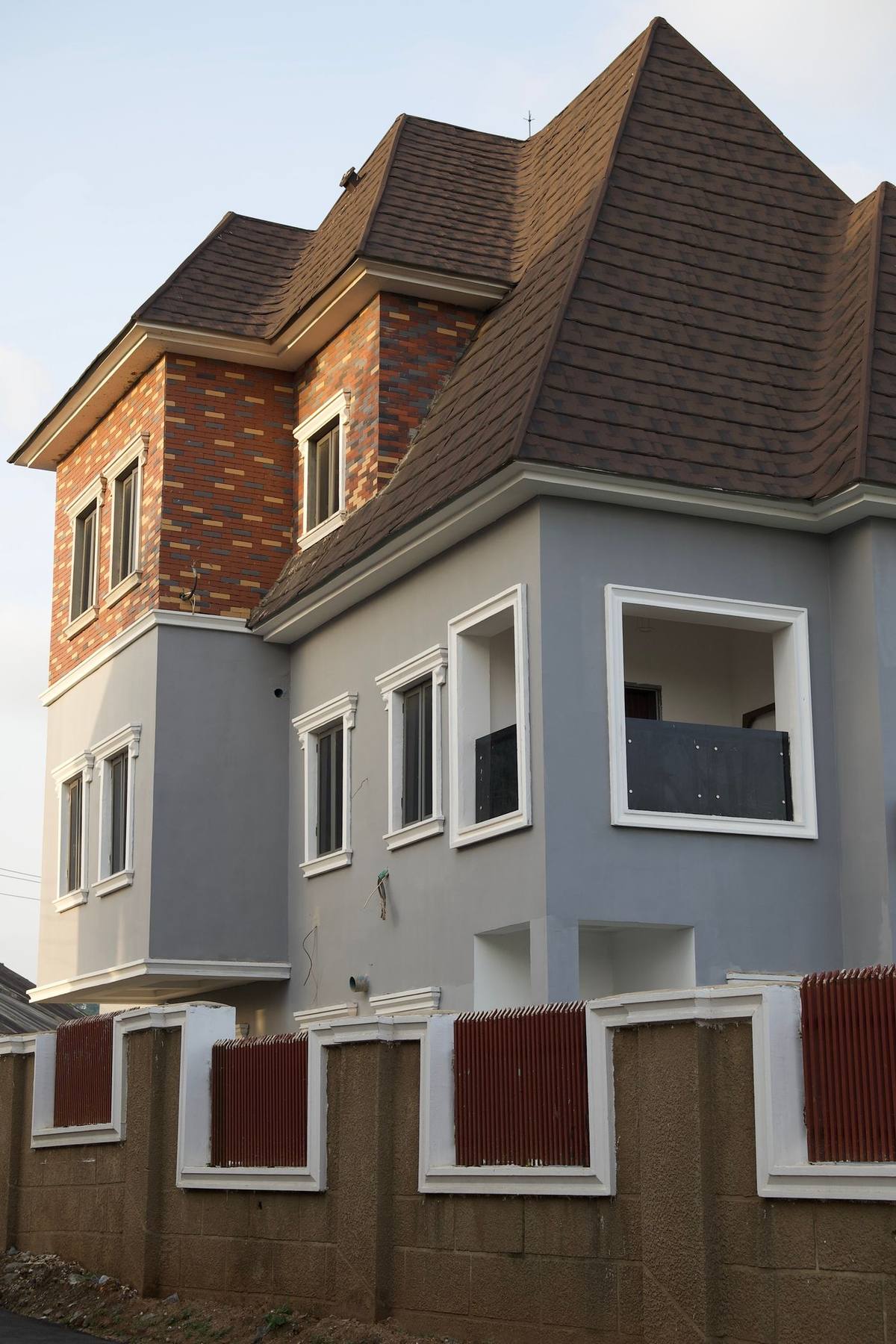 5-bed fully detached duplex (stock photo)