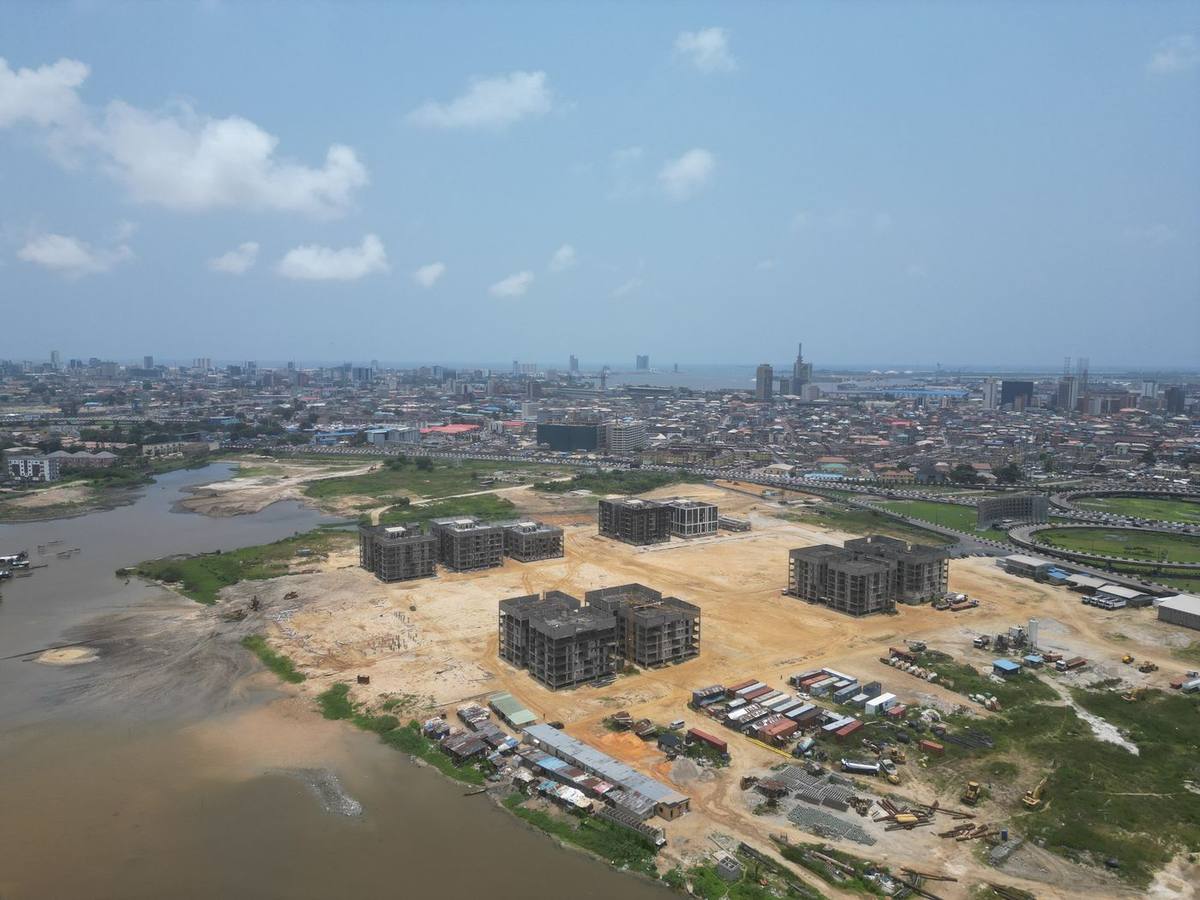 600 sqm plot, dry land (stock photo)